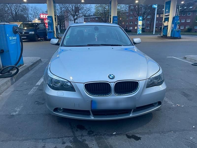 Grau Gebraucht 2005 BMW 520 Limousine | 2.700 € (Fairer Preis) - Bild 1/4