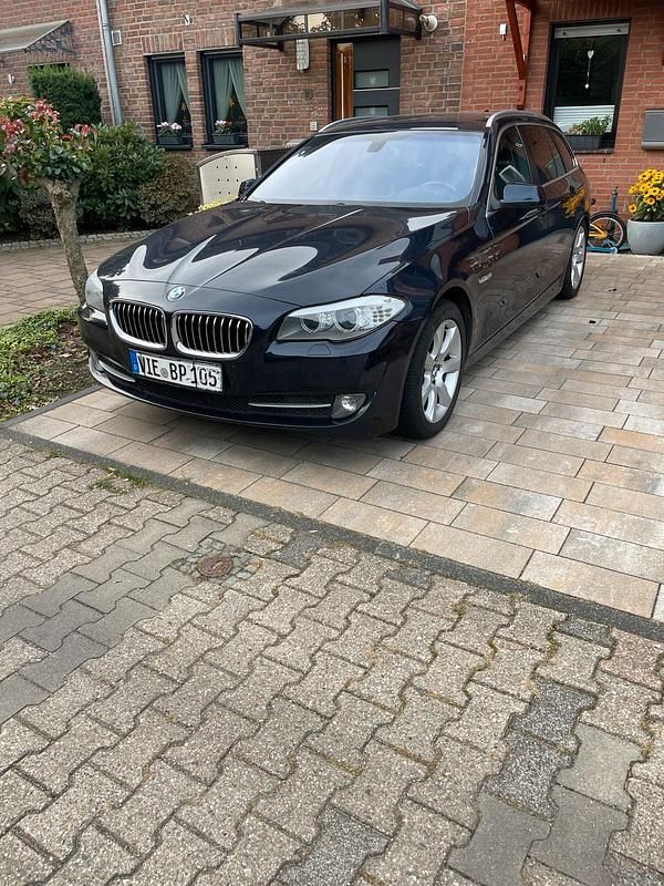 Blau Gebraucht 2010 BMW 520 Kombi | 6.990 € (Guter Preis) - Bild 1/4
