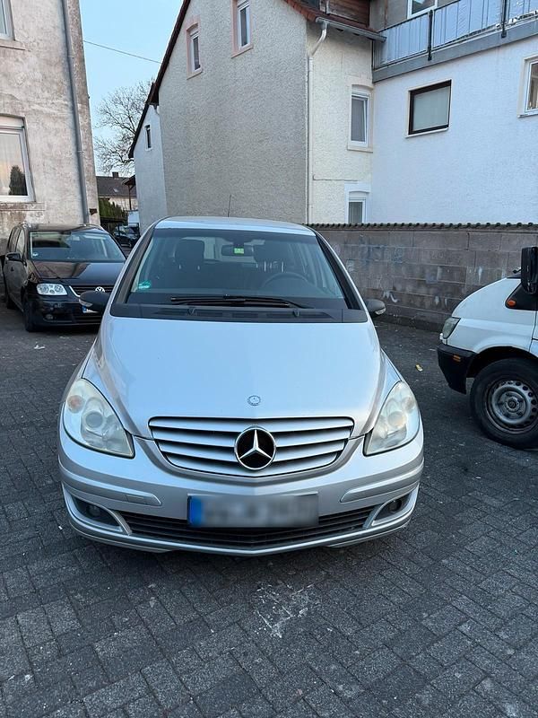 Gebraucht Mercedes B180 109 PS (80 kW) 2008 Silber Van / Kleinbus