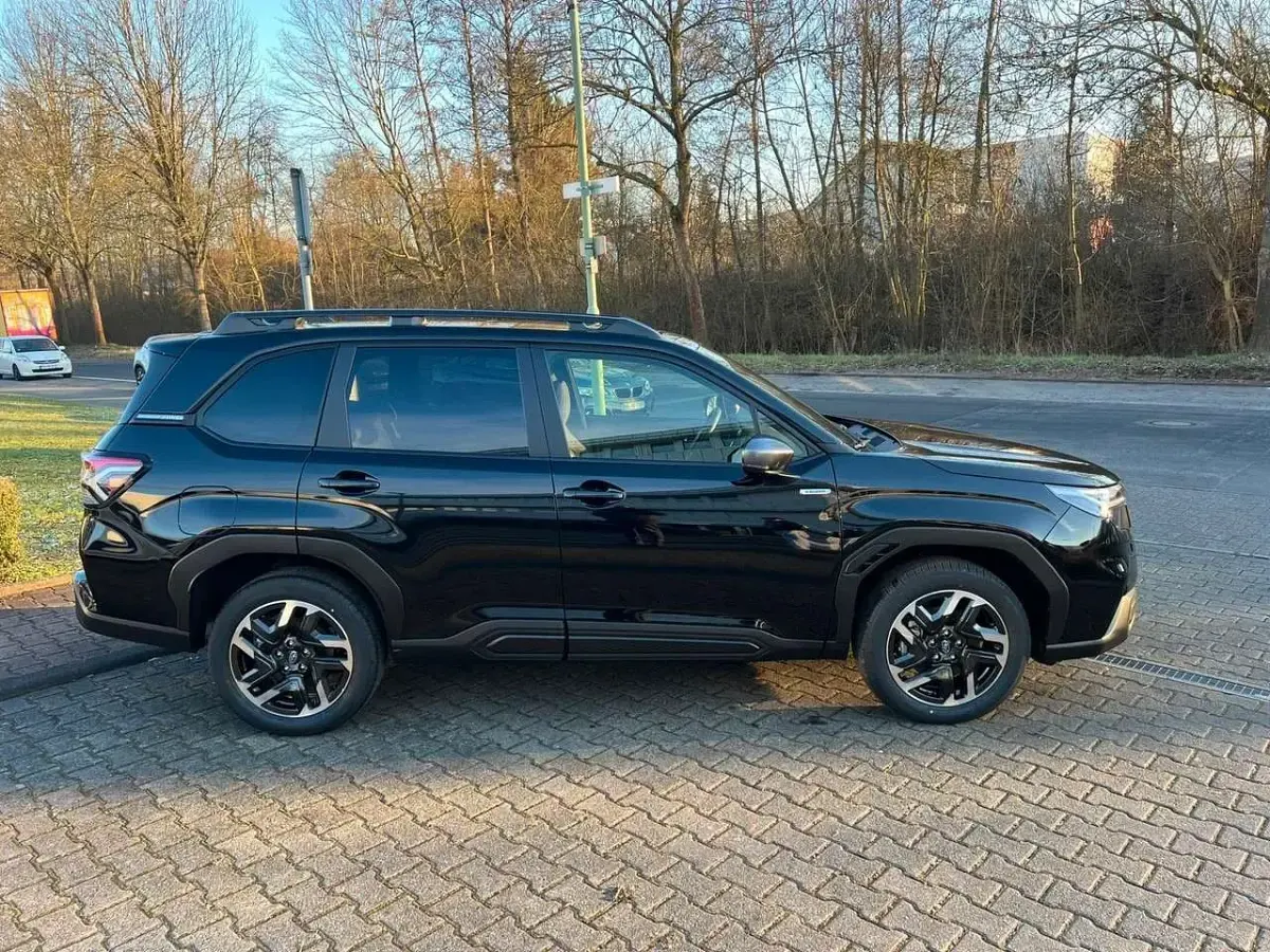 Neu Subaru Forester Exclusive+ 136 PS (100 kW) 2025 Schwarz SUV
