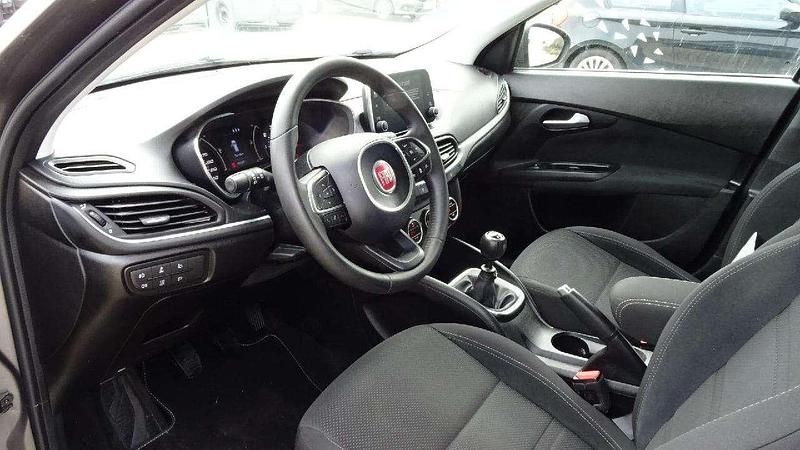 Usado Fiat Tipo Lounge 120 CV (88 kW) 2016 Gris Familiar