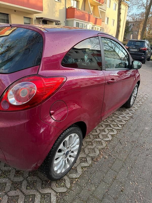 Gebraucht Ford Ka Titanium 69 PS (50 kW) 2009 Rot Kleinwagen