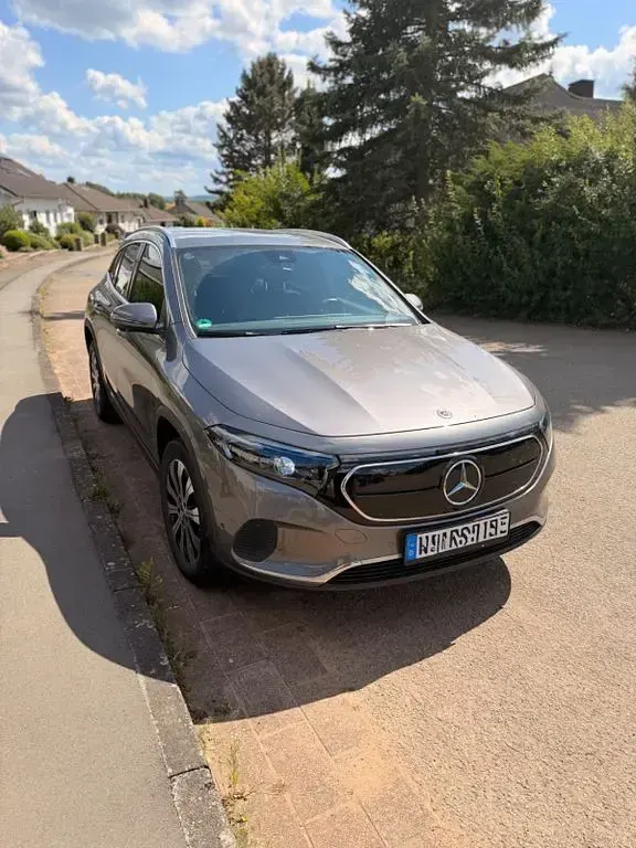Gebraucht Mercedes EQA250 139 kW (190 PS) 2023 Grau SUV