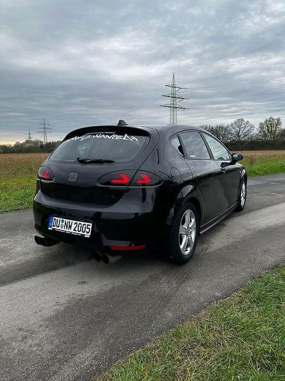 Schwarz Gebraucht 2008 Seat Leon Stylance Limousine | 2.200 € (Superpreis) - Bild 1/4