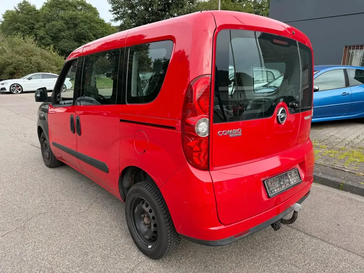 Gebraucht Opel Combo 90 PS (66 kW) 2012 Rot Van / Kleinbus