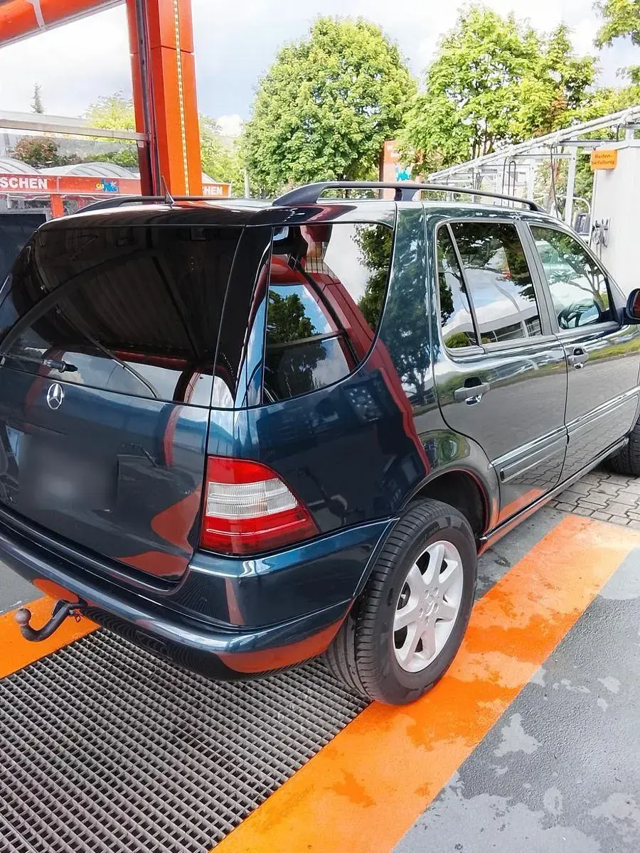 Używany Mercedes ML430 272 KM (200 kW) 2000 Czarny SUV