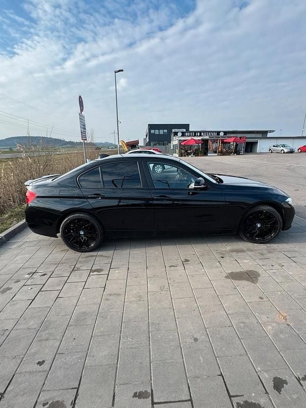 Gebraucht BMW 320 190 PS (139 kW) 2018 Schwarz Limousine