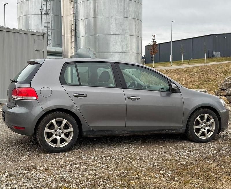 Gebraucht VW Golf VI 140 PS (102 kW) 2010 Grau Kleinwagen