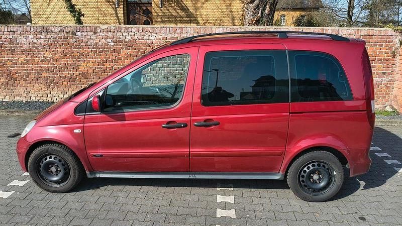 Gebraucht Mercedes Vaneo 102 PS (75 kW) 2003 Rot Van / Kleinbus