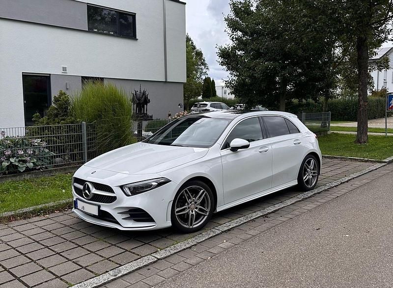 Weiß Gebraucht 2019 Mercedes A200 AMG line Kleinwagen | 19.900 € (Superpreis) - Bild 1/4