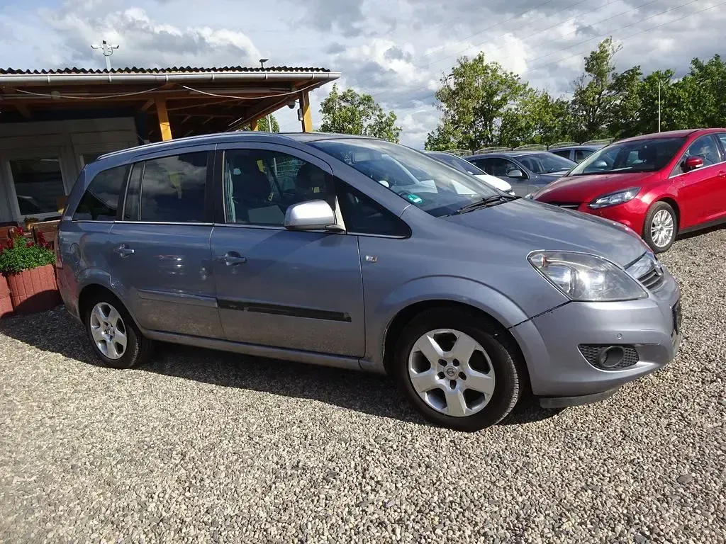 Gebraucht Opel Zafira Design Edition 116 PS (85 kW) 2011 Grau Van / Kleinbus