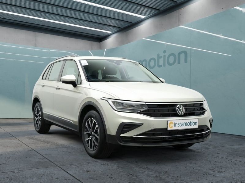 Silber Gebraucht 2024 VW Tiguan Life SUV | 28.900 € (Superpreis) - Bild 1/4