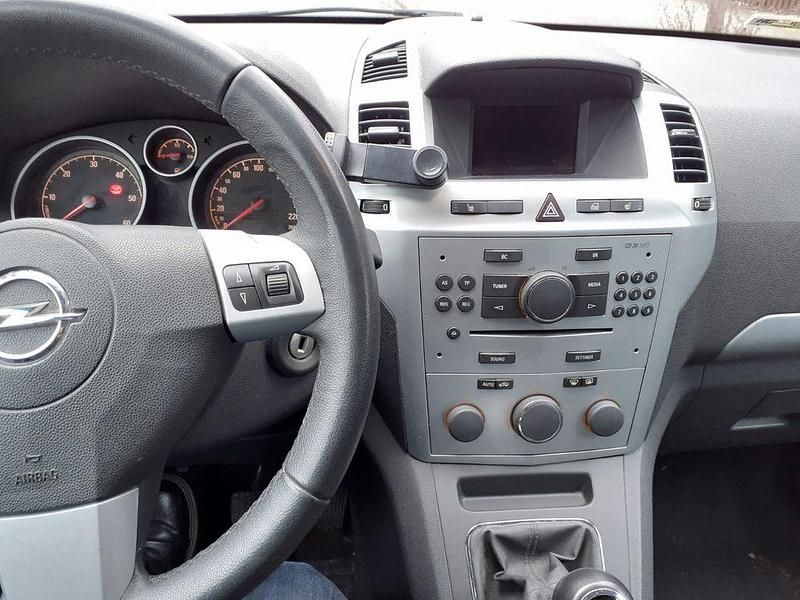 Gebraucht Opel Zafira Family 140 PS (102 kW) 2014 Silber Van / Kleinbus