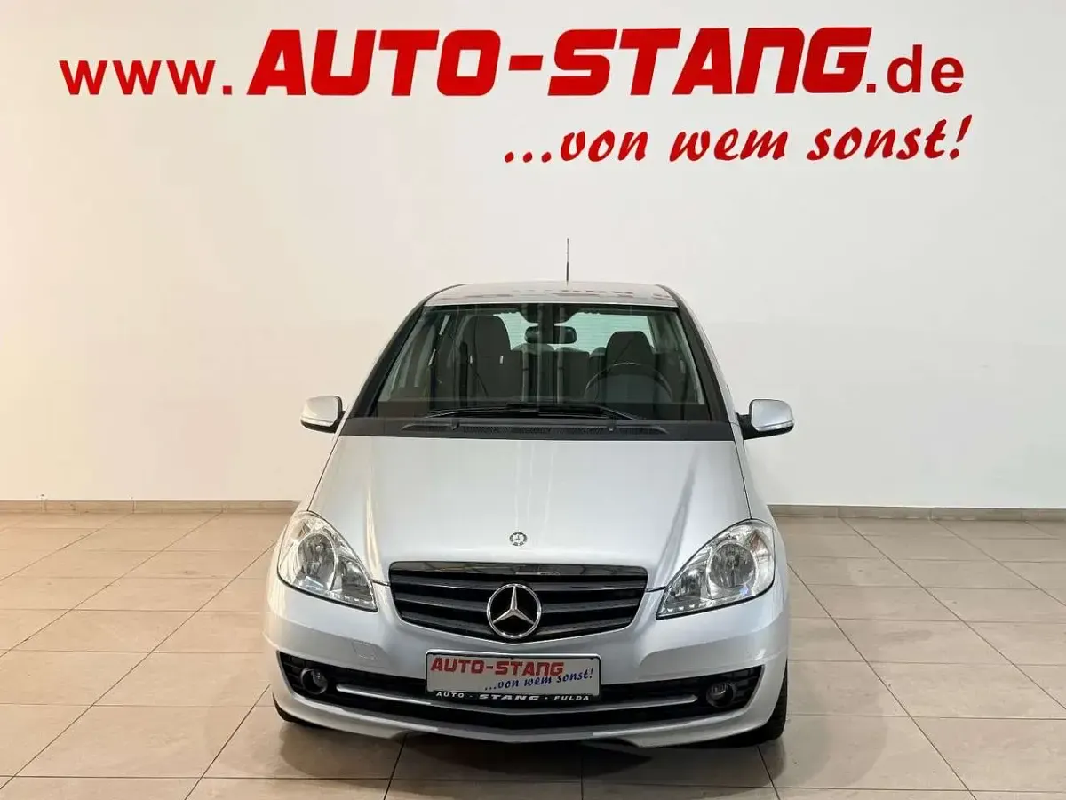 Gebraucht Mercedes A180 109 PS (80 kW) 2011 Silber Limousine