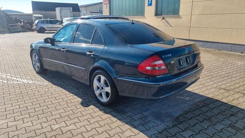 Gebraucht Mercedes E240 Avantgarde 177 PS (130 kW) 2002 Blau Limousine