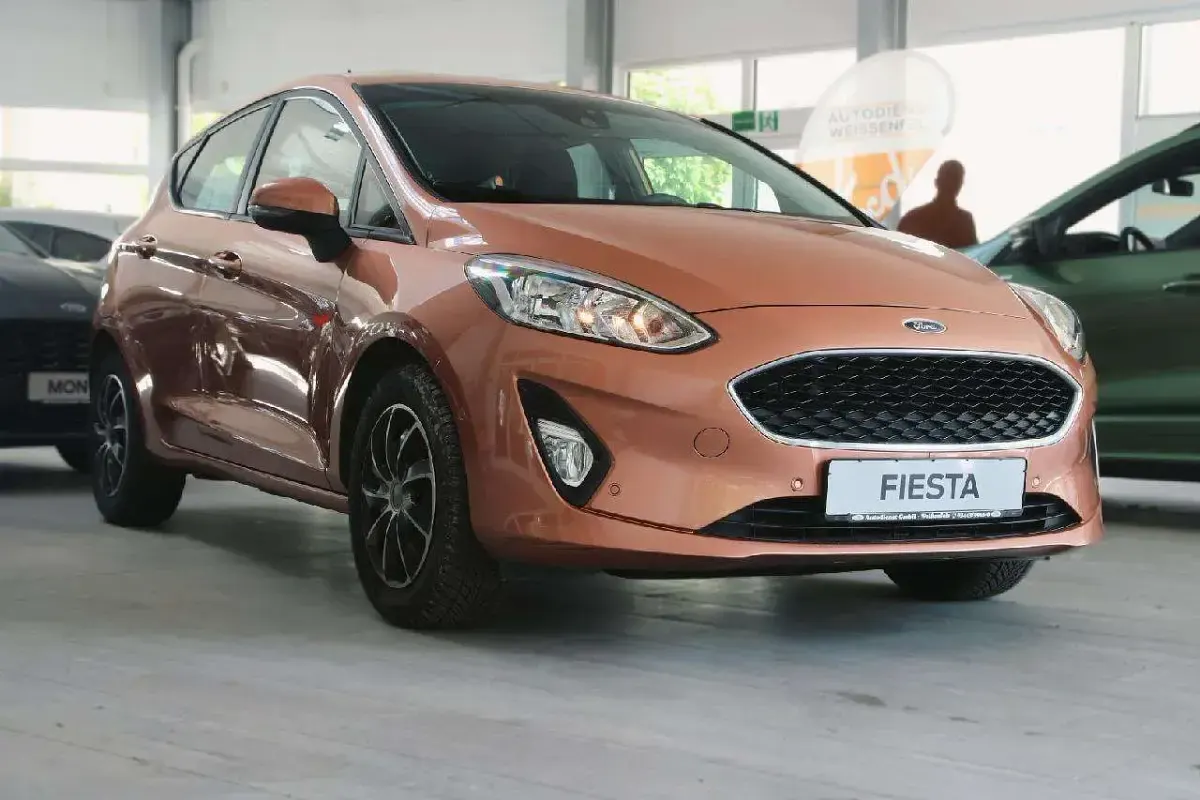 Gebraucht Ford Fiesta Cool & Connect 101 PS (74 kW) 2017 Kalaharibraun metallic Kleinwagen