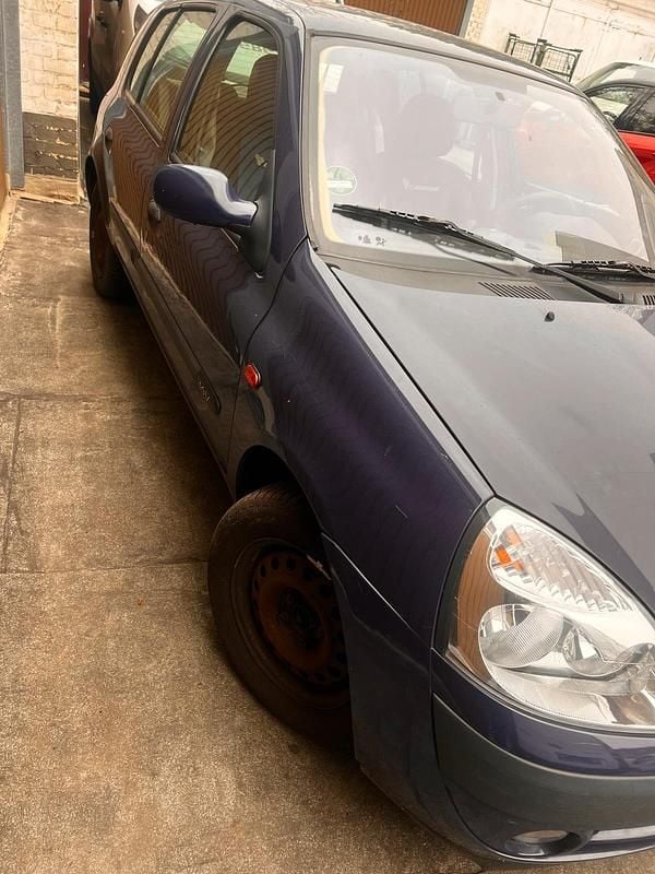 Usata Renault Clio II 2001 Blu Berlina