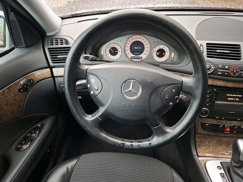 Gebraucht Mercedes E320 224 PS (164 kW) 2006 Gold Limousine