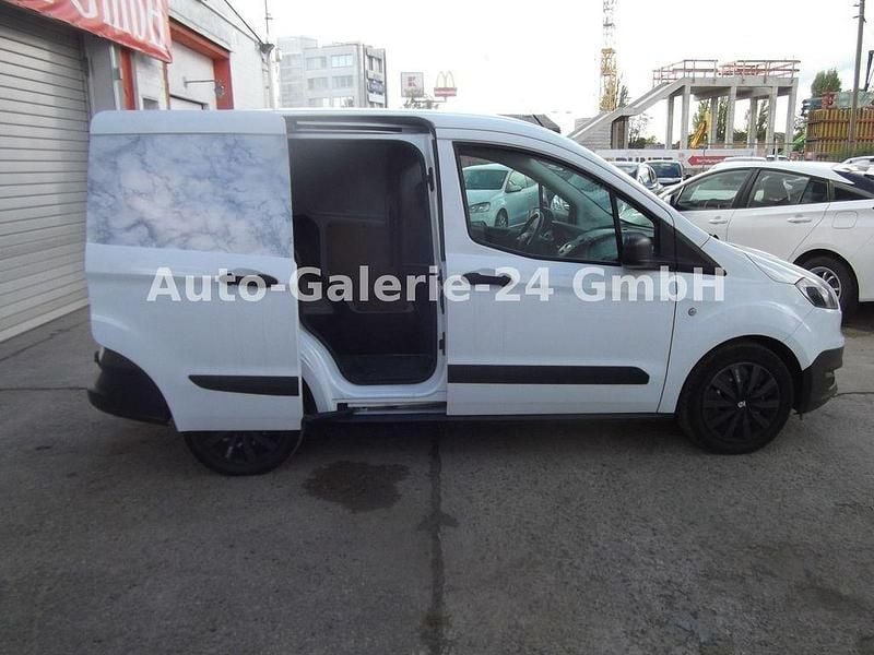 Gebraucht Ford Transit Basis 101 PS (74 kW) 2016 Weiß Van / Kleinbus