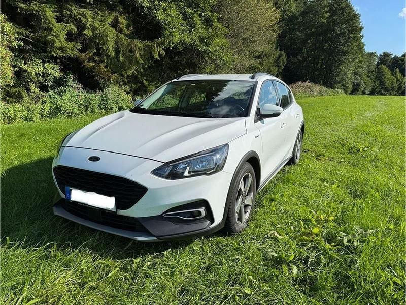 Weiß Gebraucht 2019 Ford Focus Active Limousine | 16.900 € (Fairer Preis) - Bild 1/4