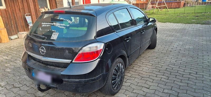Gebraucht Opel Astra 105 PS (77 kW) 2007 Schwarz Limousine