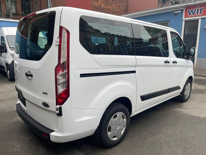Second-hand Ford Transit Custom 105 CP (77 kW) 2018 Alb Monovolum
