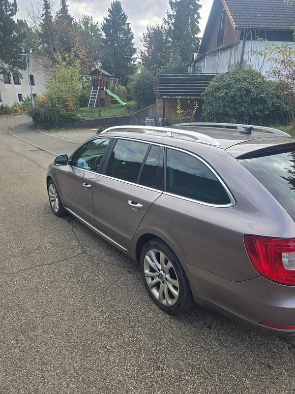 Gebraucht Skoda Superb 160 PS (117 kW) 2011 Kombi