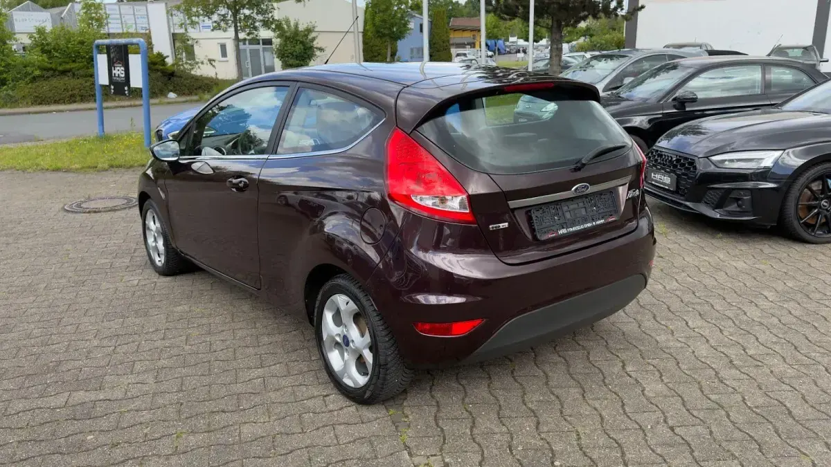 Gebraucht Ford Fiesta Titanium 95 PS (69 kW) 2011 Braun Kleinwagen