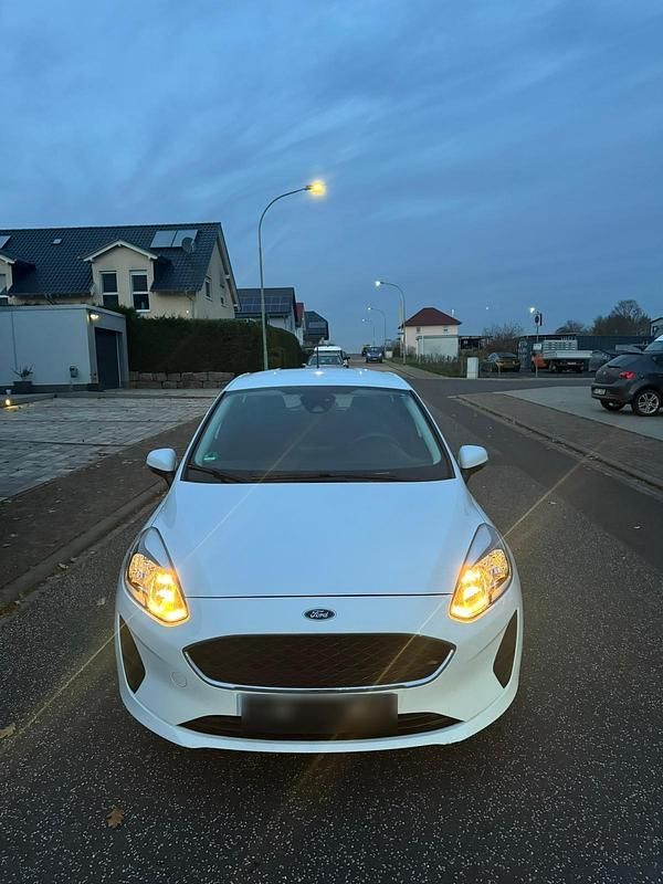 Gebraucht Ford Fiesta Cool & Connect 75 PS (55 kW) 2021 Weiß Kleinwagen