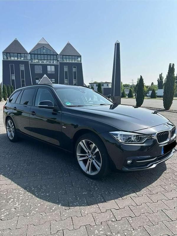 Schwarz Gebraucht 2017 BMW 320 Shadowline Kombi | 14.900 € (Superpreis) - Bild 1/4