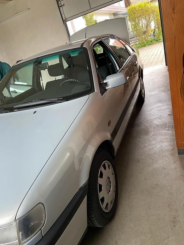Silber Gebraucht 1996 VW Passat Pacific Limousine | 1.400 € (Superpreis) - Bild 1/4