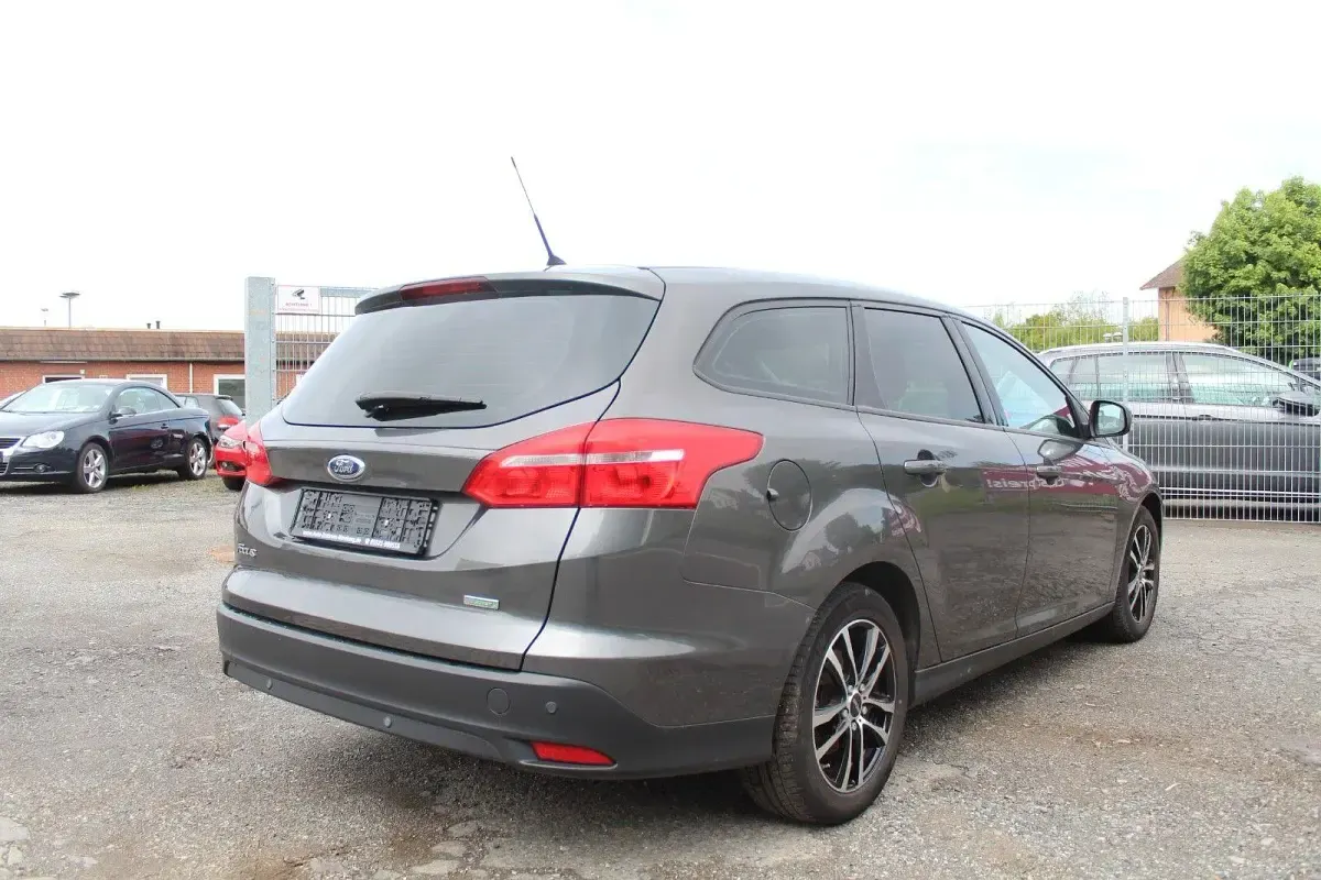 Gebraucht Ford Focus Trend 101 PS (74 kW) 2016 Grau Kombi