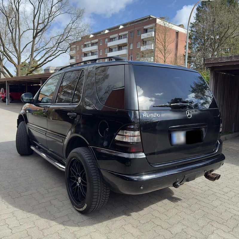 Gebraucht Mercedes ML320 218 PS (160 kW) 2001 Schwarz SUV