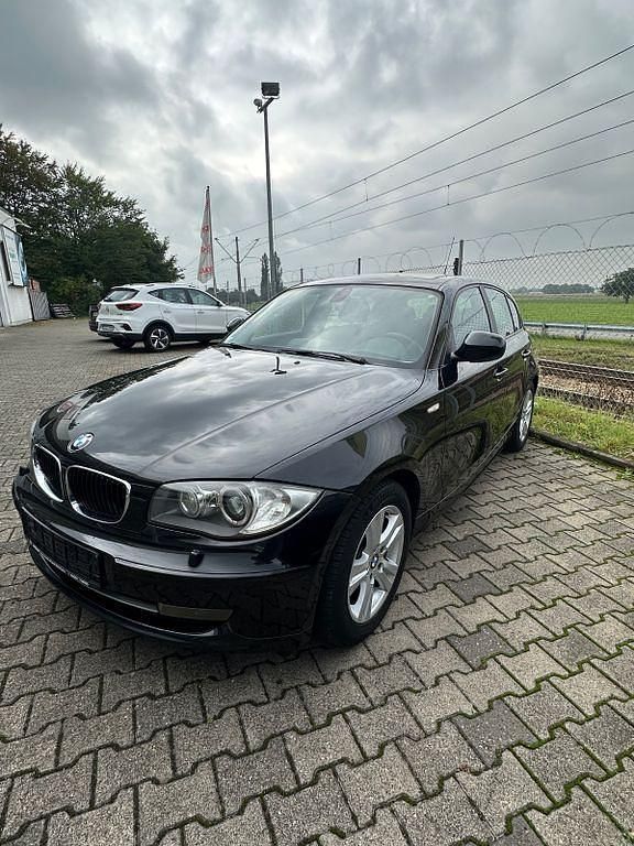 Schwarz Gebraucht 2011 BMW 118 Sport Line Kleinwagen | 5.000 € (Superpreis) - Bild 1/4