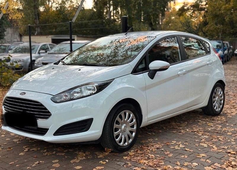 Gebraucht Ford Fiesta 82 PS (60 kW) 2013 Weiß Kleinwagen