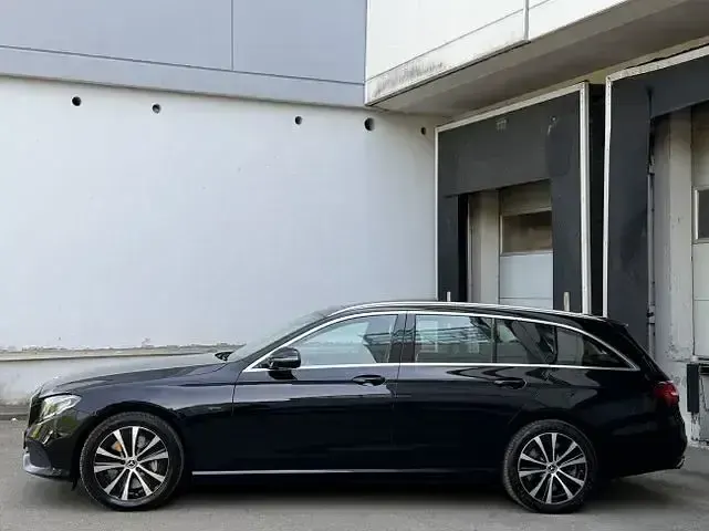 Gebraucht Mercedes E300 Avantgarde 194 PS (142 kW) 2020 Schwarz Limousine