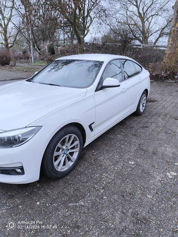 Gebraucht BMW 320 Advantage 184 PS (135 kW) 2018 Weiß Limousine