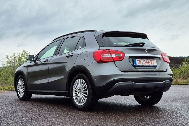 Gebraucht Mercedes GLA200 156 PS (114 kW) 2017 Grau SUV