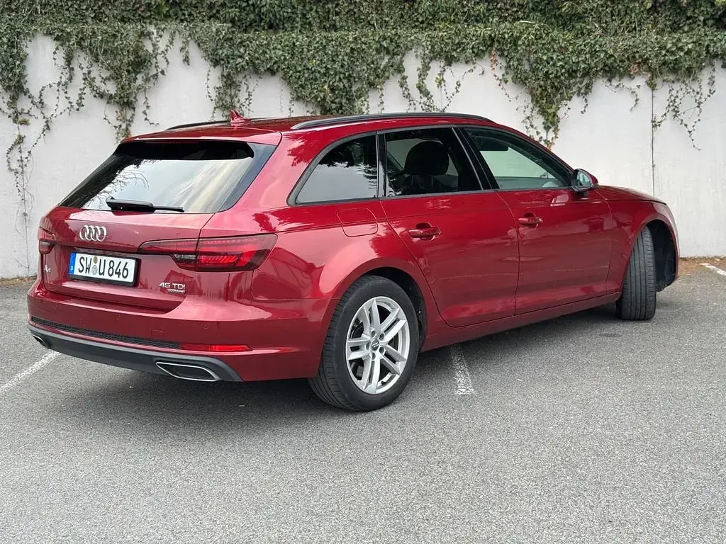 Używany Audi A4 Ambiente 231 KM (169 kW) 2019 Czerwony Sedan/Limuzyna