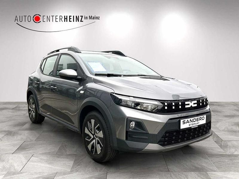 Neu Dacia Sandero Expression 110 PS (80 kW) 2026 Grau Limousine