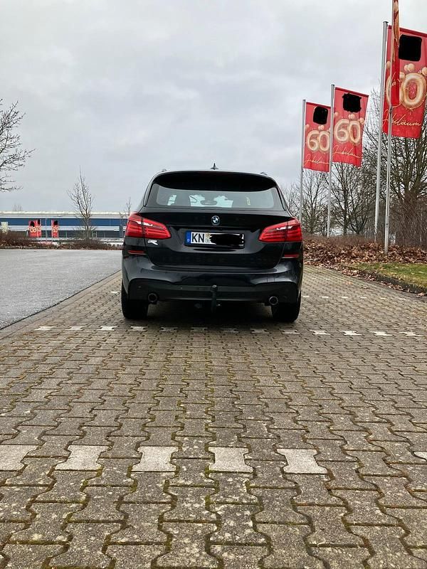 Gebraucht BMW 220 Active Tourer M Sport 190 PS (139 kW) 2015 Schwarz Van / Kleinbus