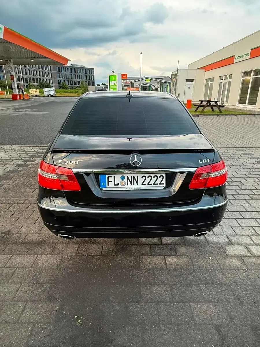 Gebraucht Mercedes E300 231 PS (169 kW) 2012 Schwarz Limousine