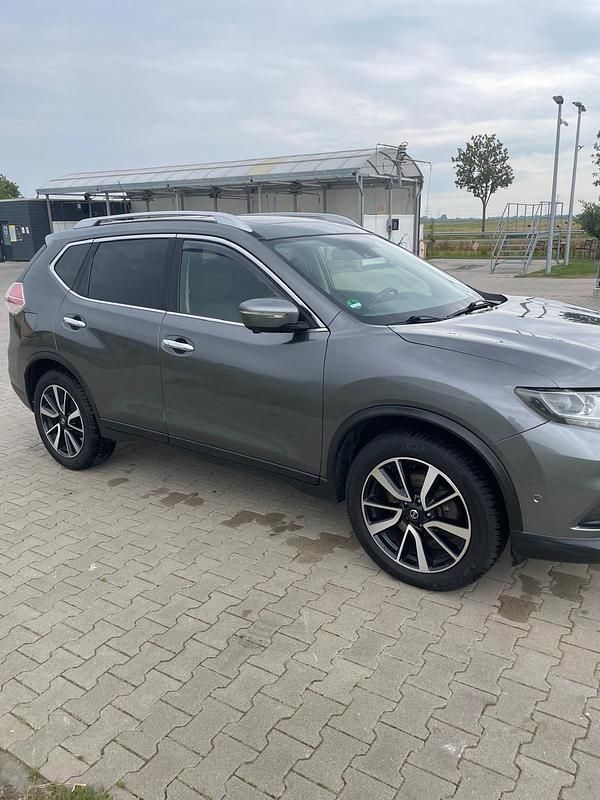 Grau Gebraucht 2017 Nissan X-Trail 360º SUV | 8.600 € (Superpreis) - Bild 1/4