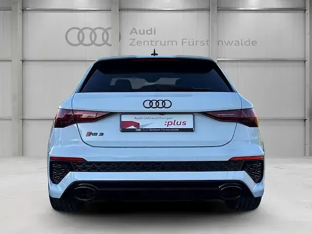 Gebraucht Audi RS3 Sportback Ambiente 400 PS (294 kW) 2024 Gletscherweiß metallic Kleinwagen