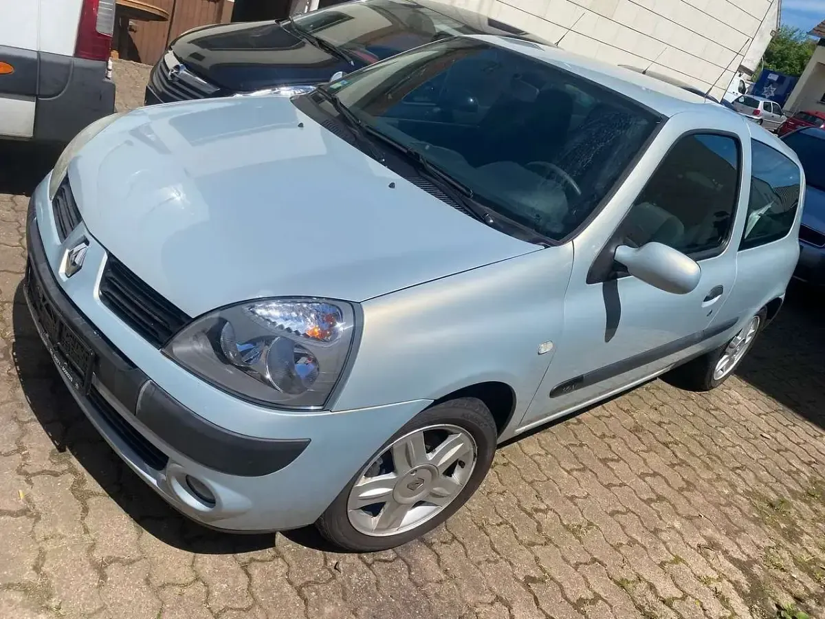 Gebraucht Renault Clio II 75 PS (55 kW) 2004 Silber Kleinwagen