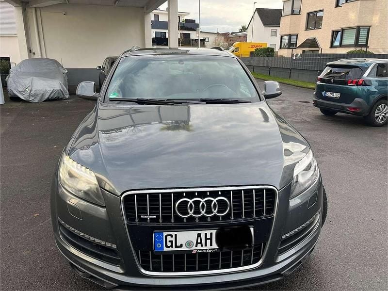 Grau Gebraucht 2011 Audi Q7 SUV | 13.000 € (Guter Preis) - Bild 1/4