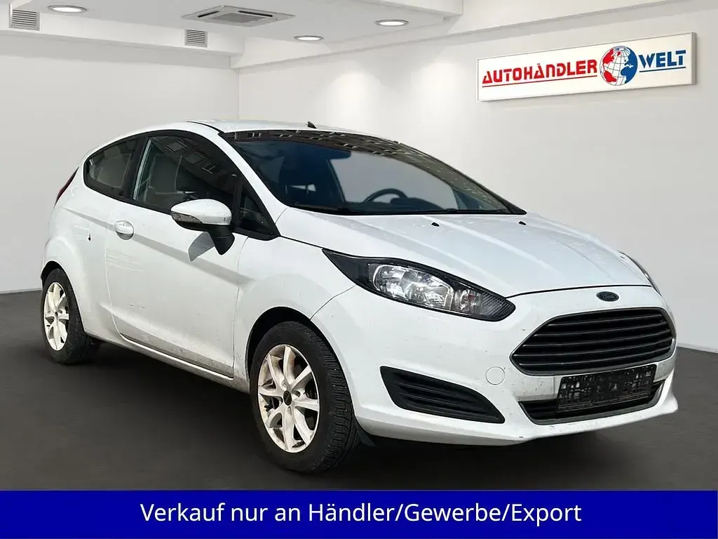Gebraucht Ford Fiesta 60 PS (44 kW) 2015 Weiß Kleinwagen