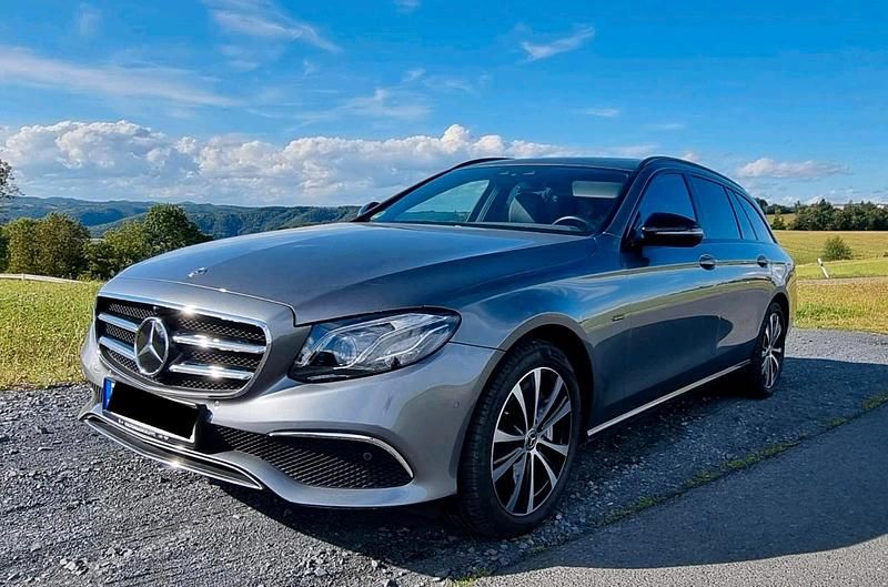 Grau Gebraucht 2020 Mercedes E300 Avantgarde Kombi | 35.800 € (Etwas zu teuer) - Bild 1/4