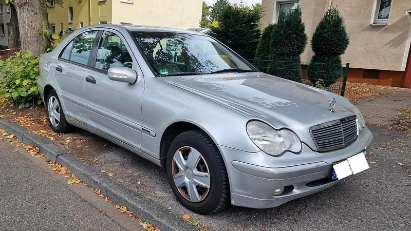 Silber Gebraucht 2001 Mercedes C180 Limousine | 1.750 € (Superpreis) - Bild 1/4