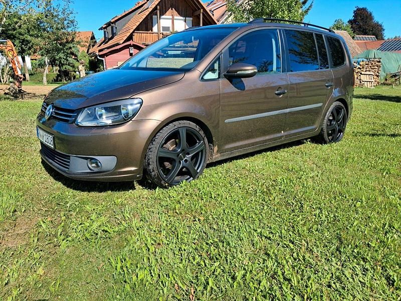 Braun Gebraucht 2009 VW Touran Van / Kleinbus | 4.999 € (Fairer Preis) - Bild 1/4